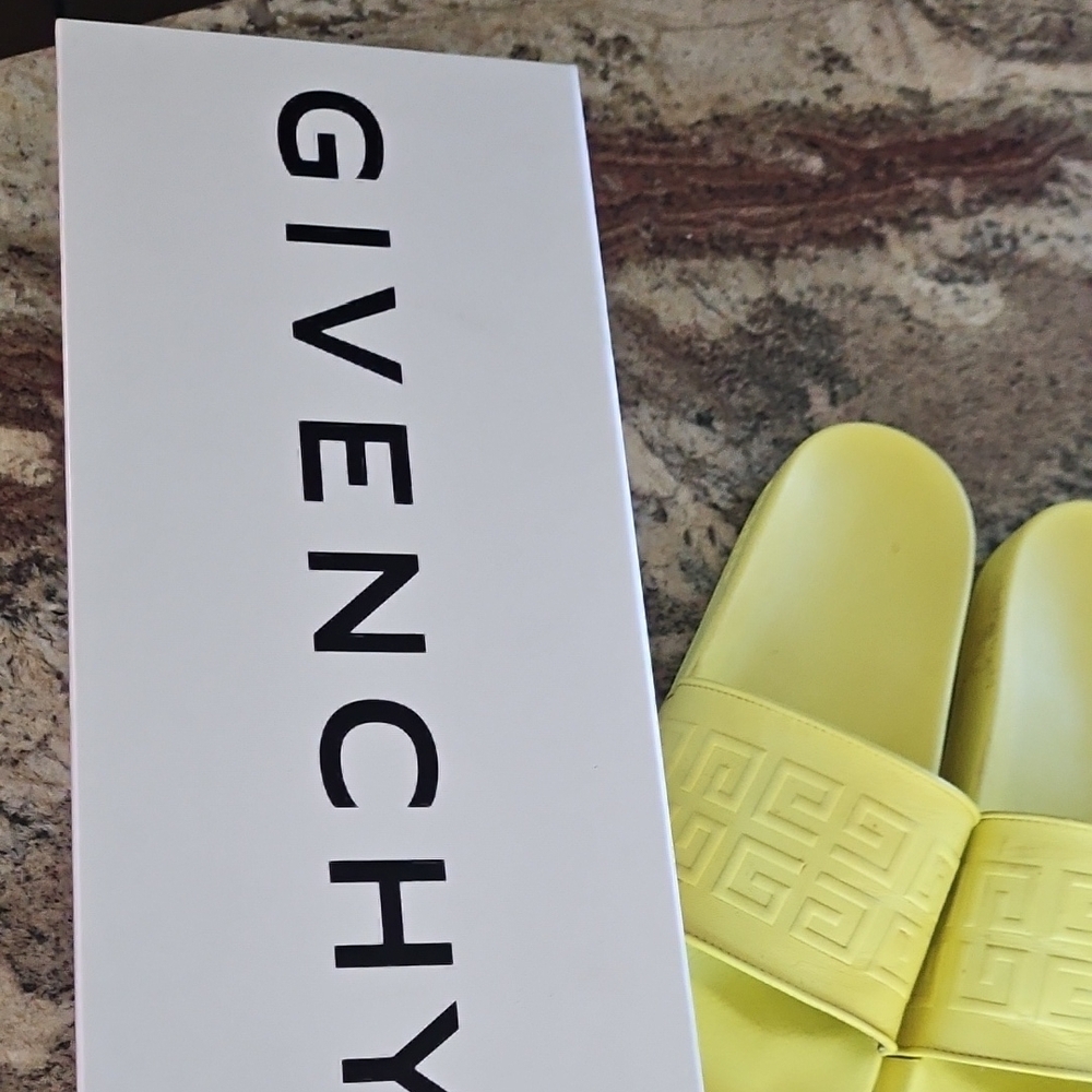 Givenchy Star-Patterned Yellow Slides - image 4